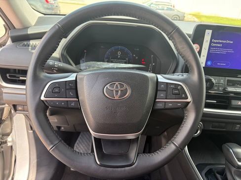 Used 2025 Toyota Grand Highlander FWD image 11