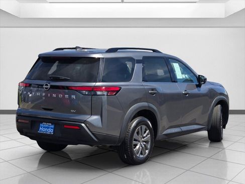 Used 2024 Nissan Pathfinder SV FWD image 5