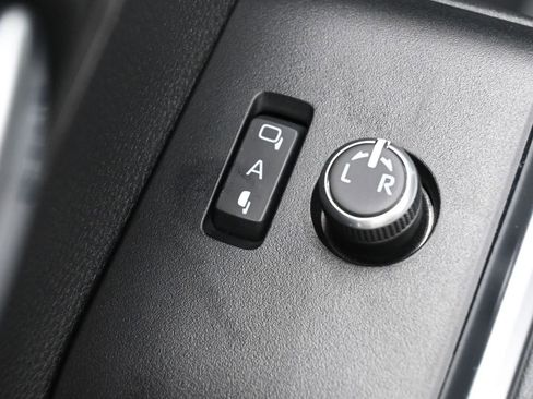 Used 2023 Toyota Highlander Platinum image 12