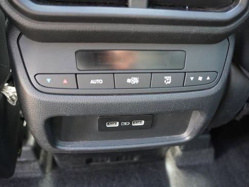 Used 2023 Honda Pilot Touring image 20