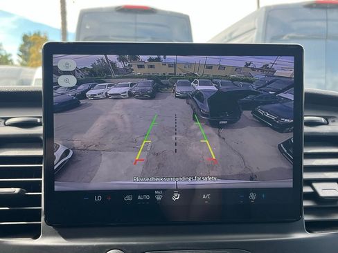 Used 2023 Ford E-Transit Medium Roof image 17