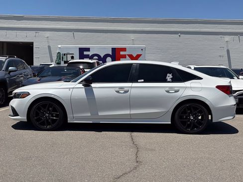 Used 2023 Honda Civic Sport image 2