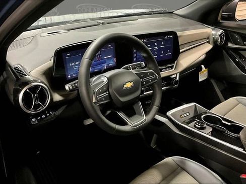 New 2026 Chevrolet Equinox LT w/ Convenience Package II AWD/4WD image 7