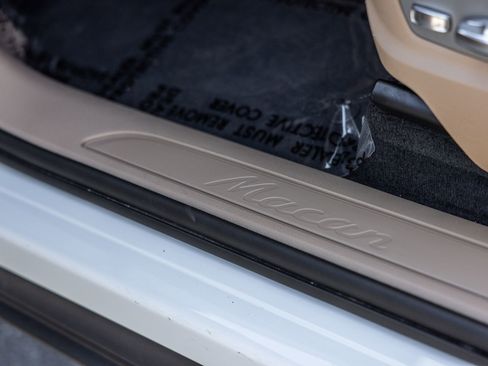 Certified 2025 Porsche Macan image 17