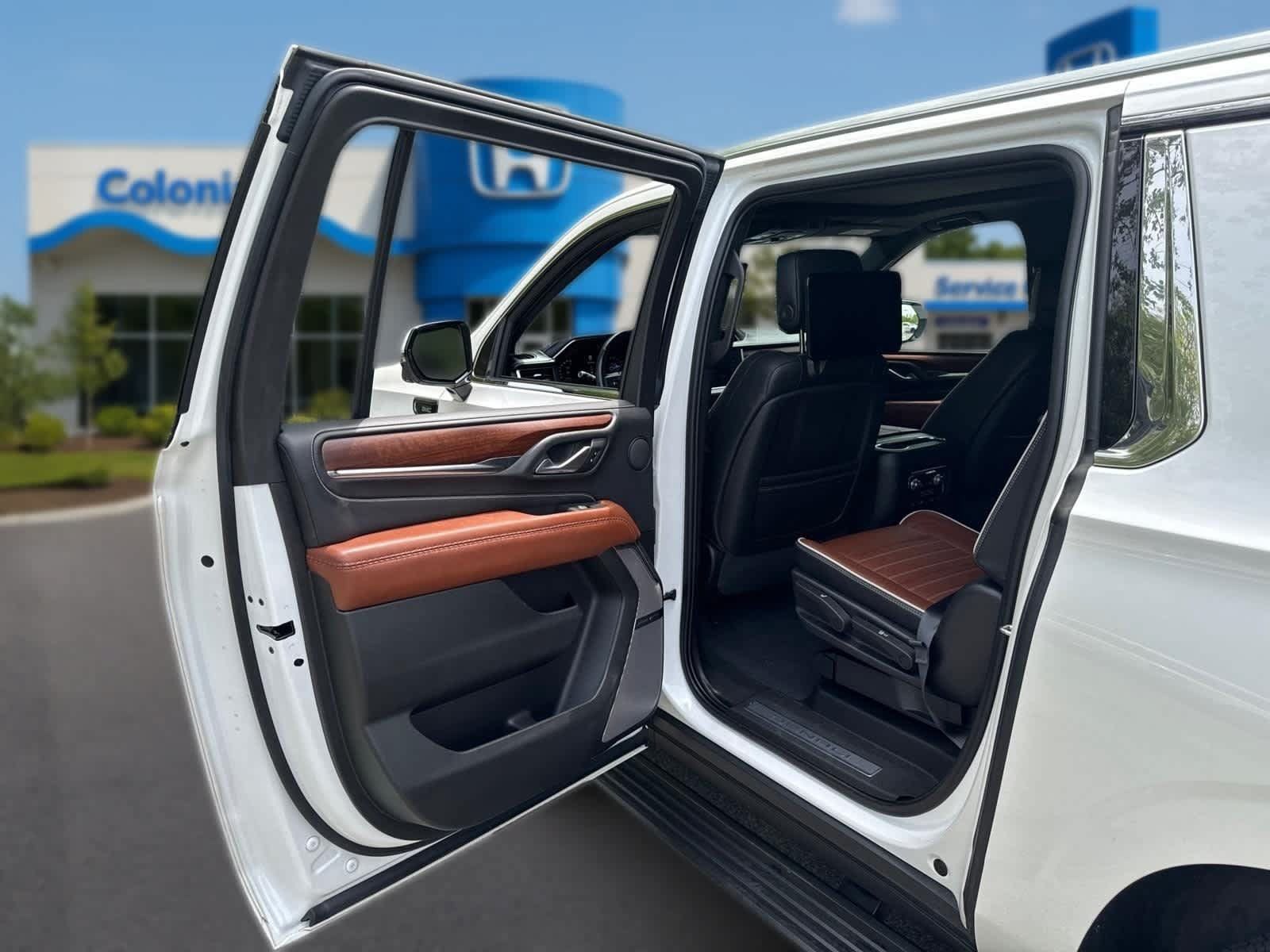 Used 2023 GMC Yukon XL Denali Ultimate AWD/4WD image 28