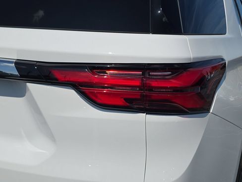 Used 2023 Chevrolet Traverse LT AWD/4WD image 8