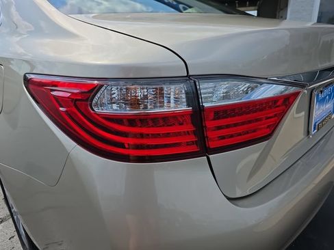 Used 2013 Lexus ES 350 w/ Luxury Pkg FWD image 34