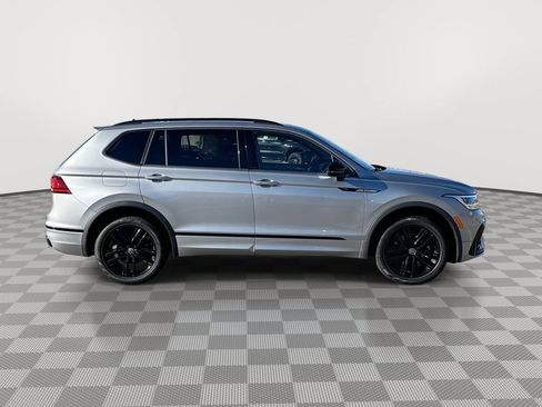 Used 2022 Volkswagen Tiguan SE R-Line AWD/4WD image 12