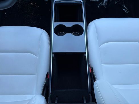 Used 2022 Tesla Model Y Long Range image 15