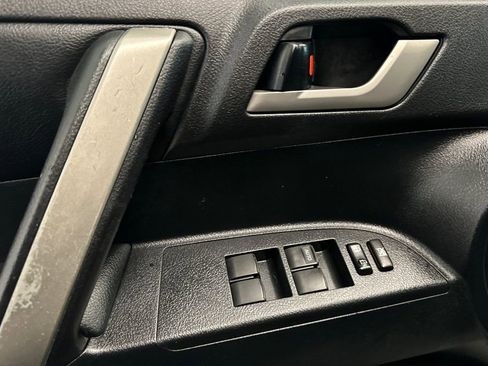 Used 2012 Toyota Highlander SE image 11