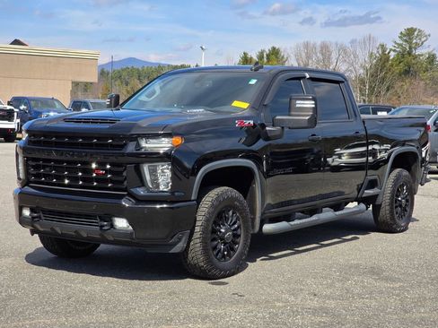 Used 2021 Chevrolet Silverado 2500 LT w/ Midnight Edition image 2