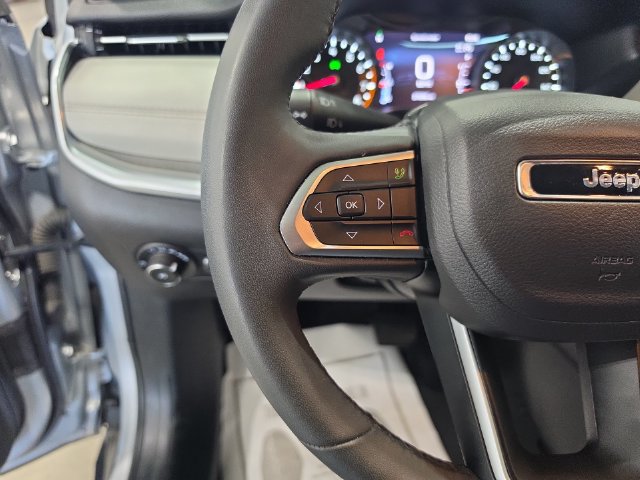 Used 2025 Jeep Compass Limited AWD/4WD image 18