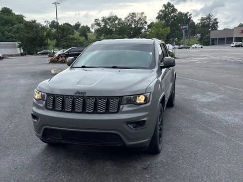 Used 2021 Jeep Grand Cherokee Laredo X AWD/4WD image 2