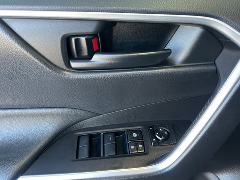 Certified 2022 Toyota RAV4 LE AWD/4WD image 10
