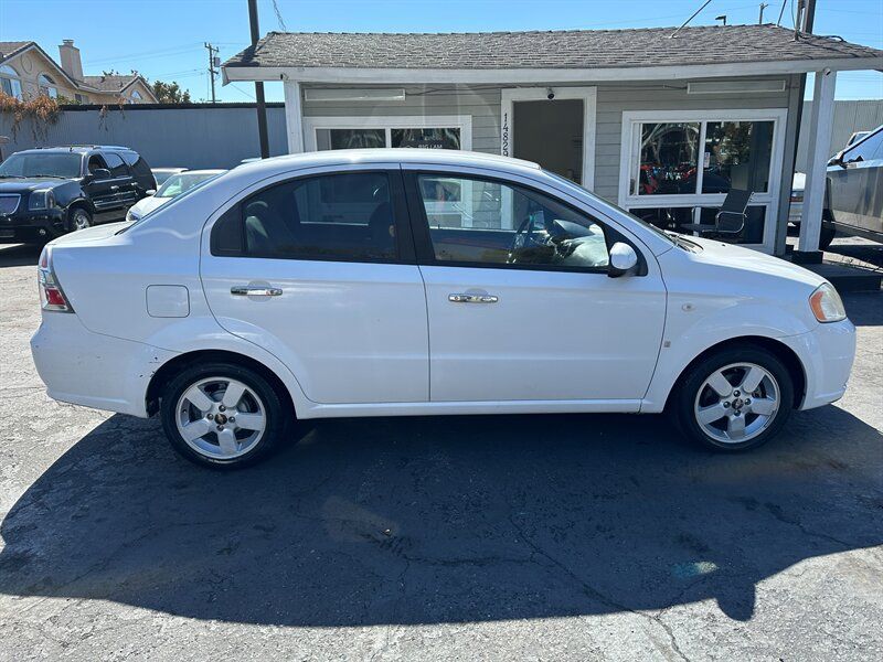 Used 2008 Chevrolet Aveo LT FWD image 4