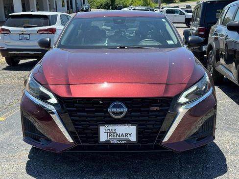 Used 2024 Nissan Altima 2.5 SV AWD/4WD image 11