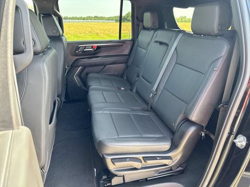 Used 2025 Chevrolet Suburban Z71 AWD/4WD image 22