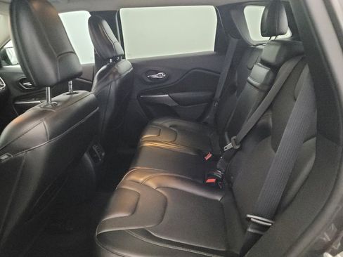 Used 2019 Jeep Cherokee Limited AWD/4WD image 18