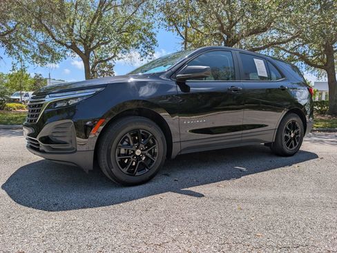 Used 2023 Chevrolet Equinox LS image 3