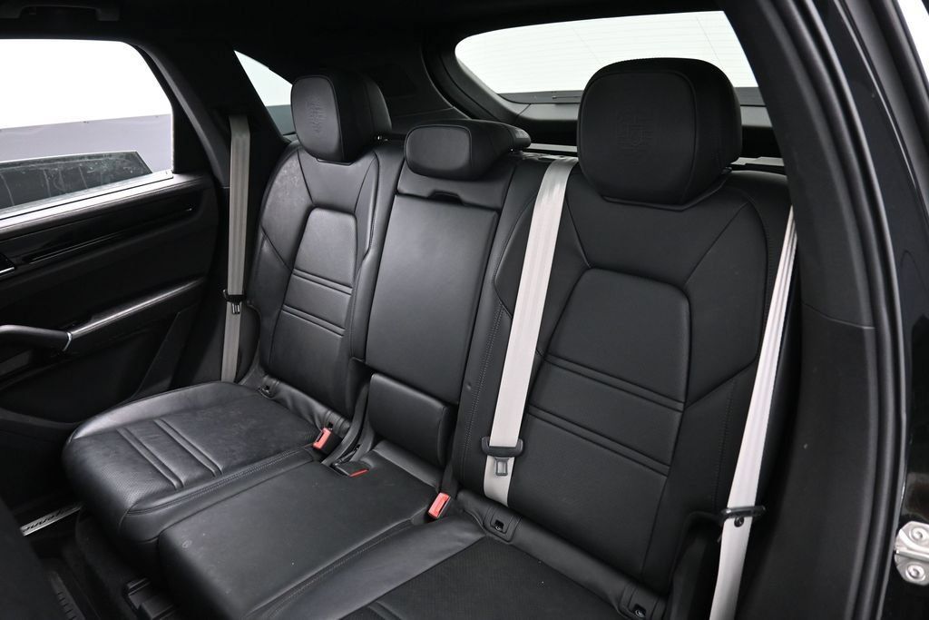 Certified 2023 Porsche Cayenne S Platinum AWD/4WD image 24