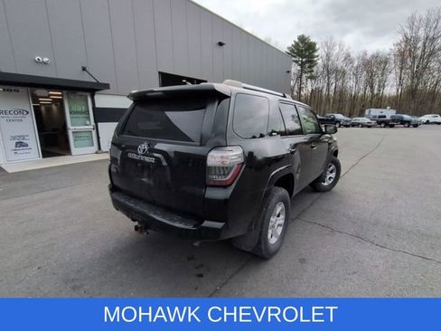 Used 2022 Toyota 4Runner SR5 AWD/4WD image 4