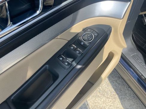 Used 2017 Ford Explorer XLT w/ Equipment Group 202A FWD image 10
