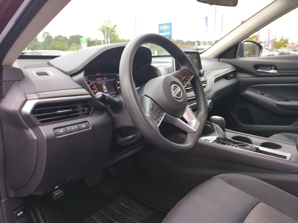 Used 2025 Nissan Altima 2.5 SV FWD image 16
