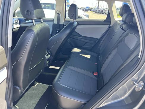 Used 2023 Volkswagen Taos SE w/ Panoramic Sunroof Package AWD/4WD image 21
