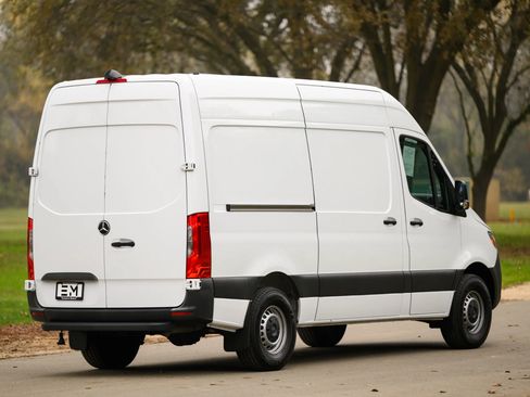 Used 2023 Mercedes-Benz Sprinter 2500 image 12