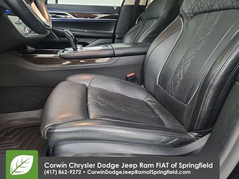 Used 2022 BMW 740i xDrive w/ Premium Package image 19