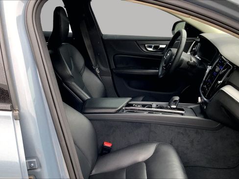 Used 2023 Volvo S60 B5 Core FWD image 9