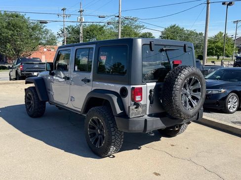 Used 2017 Jeep Wrangler Unlimited Sport w/ Connectivity Group AWD/4WD image 8