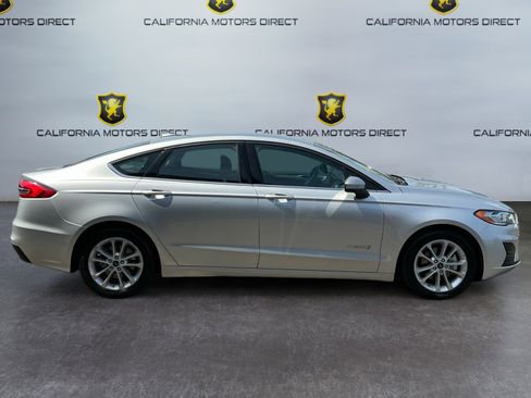 Used 2019 Ford Fusion SE image 4