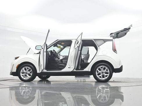 Used 2025 Kia Soul LX w/ LX Technology Package FWD image 45