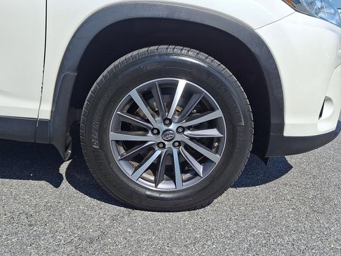 Used 2019 Toyota Highlander XLE AWD/4WD image 8
