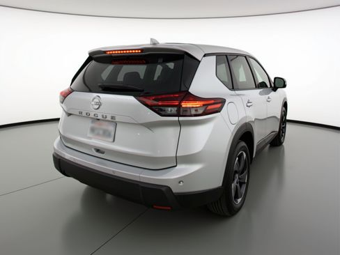 Used 2025 Nissan Rogue SV FWD image 9