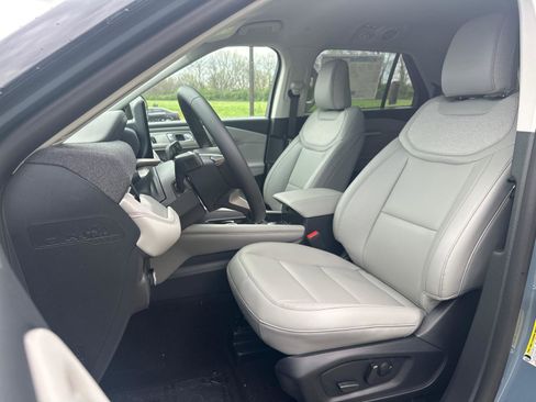 New 2026 Ford Explorer Active AWD/4WD image 3