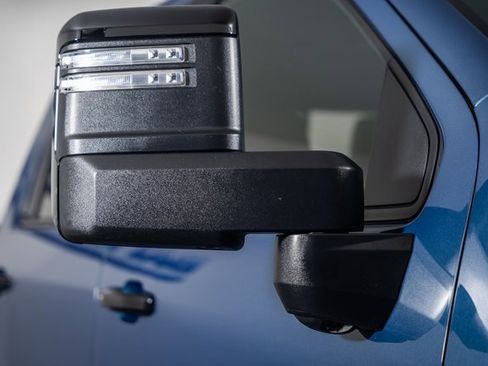 Used 2024 Chevrolet Silverado 2500 ZR2 w/ Technology Package image 18