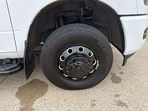 Used 2025 RAM 3500 Laramie AWD/4WD image 28