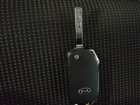 Used 2020 Kia Forte LXS FWD image 32