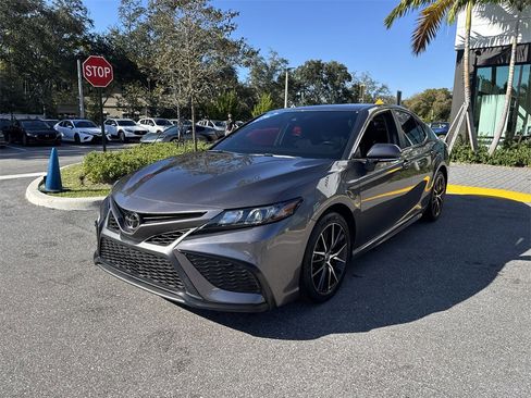 Used 2023 Toyota Camry SE image 10