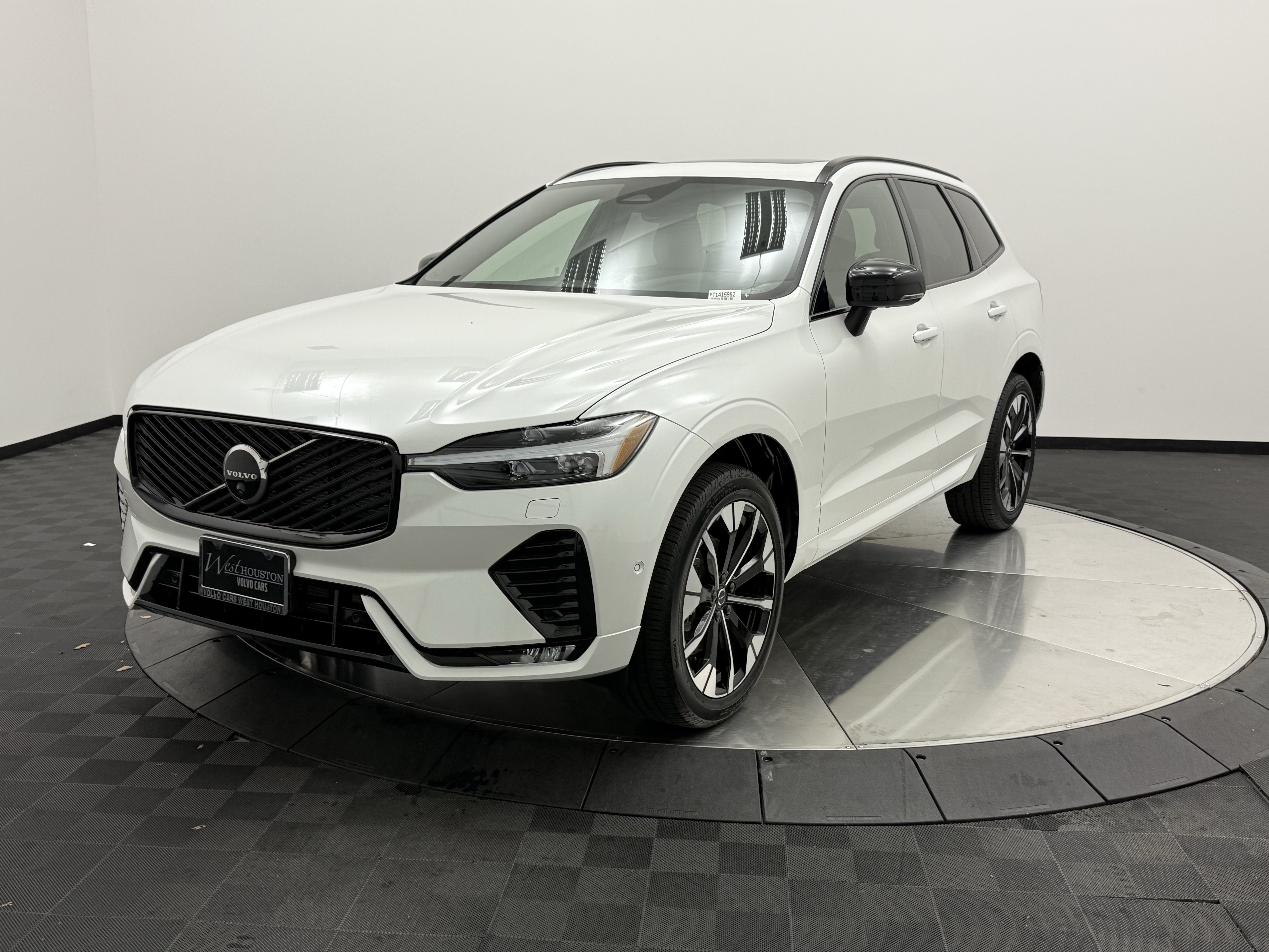 Certified 2026 Volvo XC60 B5 Plus AWD/4WD image 3