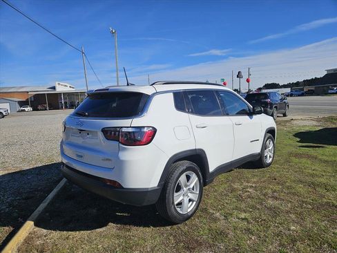 Used 2022 Jeep Compass Latitude image 3