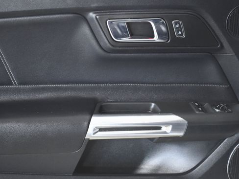 Used 2016 Ford Mustang Premium image 21