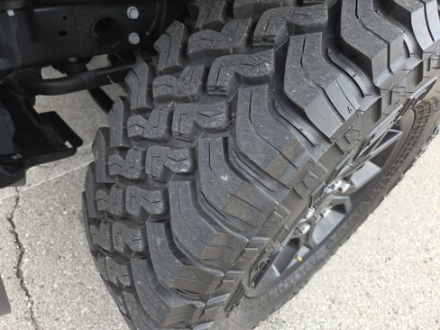 Used 2025 Jeep Wrangler Sport AWD/4WD image 16