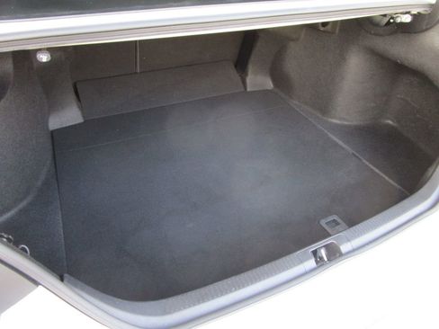 Used 2020 Toyota Camry LE image 10