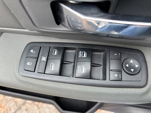 Used 2018 RAM 2500 SLT image 27