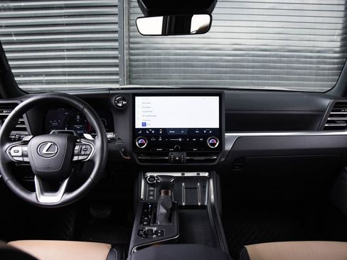 Used 2025 Lexus GX 550 image 25