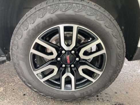 Used 2023 GMC Yukon AT4 AWD/4WD image 7