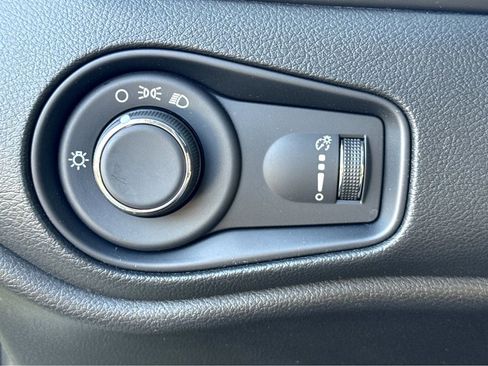 Certified 2023 Jeep Renegade Latitude image 15